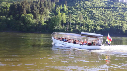 FIT Sport und Freizeit Charterboot und Kanufahrten