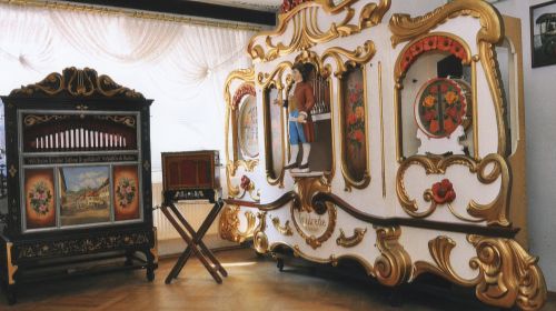 Hüttels - výstava zrestaurovaných gramofonů aj. 