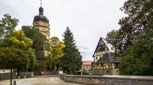 Herrenhaus und Kirche