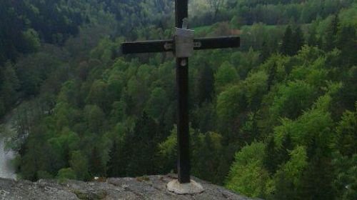 Jeskynní vyhlídka - dřevěný křížek