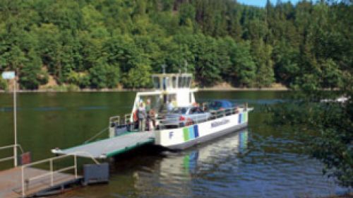 Jediný německý přívoz převážející automobily přes přehradní jezero